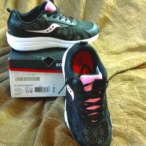 NIB Toddler Girls Size 12 Saucony Sneakers